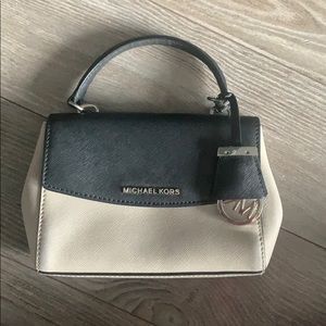 MICHAEL KORS Authentic purse